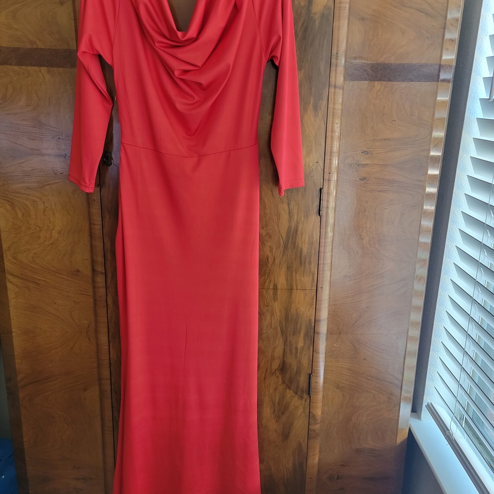 Chic Scarlet Long Sleeve Maxi Dress